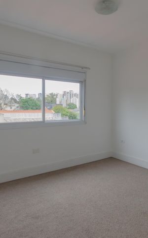 Casa à venda com 420m², 5 quartos e 3 vagas Casa à venda com 420m², 5 quartos e 3 vagasQuarto 4