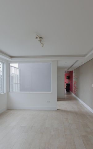 Casa à venda com 420m², 5 quartos e 3 vagas Casa à venda com 420m², 5 quartos e 3 vagasSala