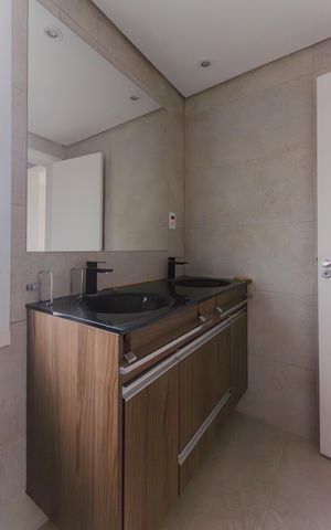 Casa à venda com 420m², 5 quartos e 3 vagas Casa à venda com 420m², 5 quartos e 3 vagasBanheiro da Suíte