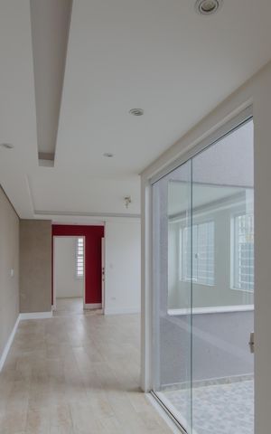 Casa à venda com 420m², 5 quartos e 3 vagas Casa à venda com 420m², 5 quartos e 3 vagasSala