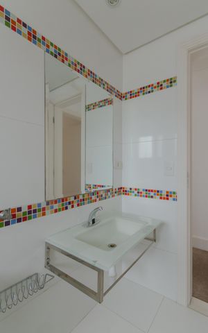 Casa à venda com 420m², 5 quartos e 3 vagas Casa à venda com 420m², 5 quartos e 3 vagasBanheiro Social