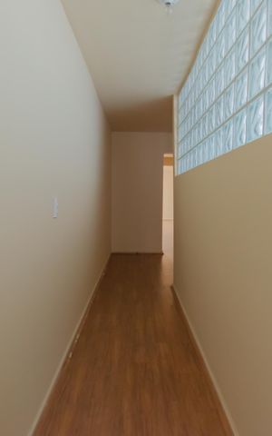 Casa à venda com 420m², 5 quartos e 3 vagas Casa à venda com 420m², 5 quartos e 3 vagasPorão