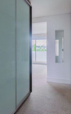 Casa à venda com 420m², 5 quartos e 3 vagas Casa à venda com 420m², 5 quartos e 3 vagasSuíte