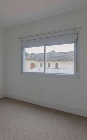 Casa à venda com 420m², 5 quartos e 3 vagas Casa à venda com 420m², 5 quartos e 3 vagasQuarto 4
