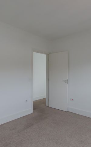 Casa à venda com 420m², 5 quartos e 3 vagas Casa à venda com 420m², 5 quartos e 3 vagasQuarto 4