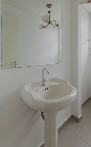 Casa à venda com 420m², 5 quartos e 3 vagas Casa à venda com 420m², 5 quartos e 3 vagasLavabo