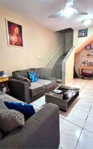 Casa à venda com 75m², 3 quartos e 1 vaga