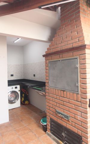 Casa à venda com 130m², 4 quartos e 2 vagasÁrea de serviço