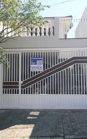 Casa à venda com 130m², 4 quartos e 2 vagasFachada