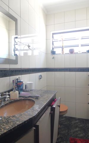 Casa à venda com 130m², 4 quartos e 2 vagasBanheiro Social
