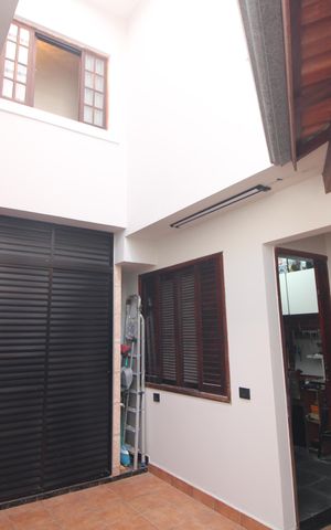 Casa à venda com 130m², 4 quartos e 2 vagasÁrea de serviço