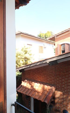 Casa à venda com 389m², 3 quartos e 3 vagas Casa à venda com 389m², 3 quartos e 3 vagasKitnet 4