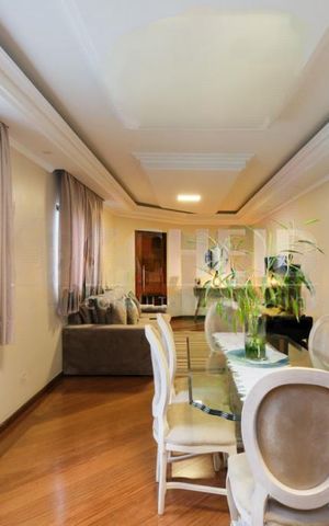 Casa à venda com 241m², 3 quartos e 5 vagas