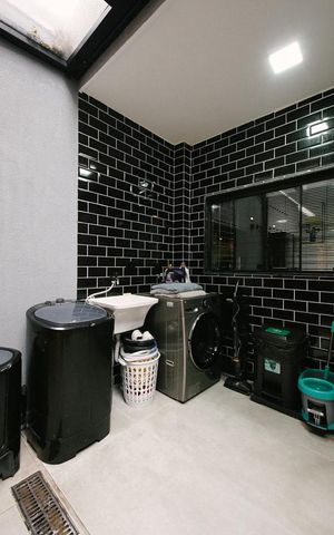 Casa à venda com 160m², 3 quartos e 2 vagas Casa à venda com 160m², 3 quartos e 2 vagasÁrea de Serviço