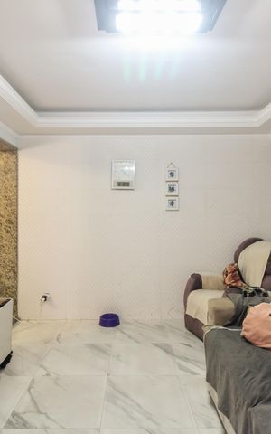 Casa à venda com 149m², 4 quartos e 2 vagas Casa à venda com 149m², 4 quartos e 2 vagasSala