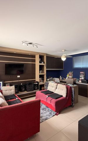 Casa de condomínio à venda com 111m², 3 quartos e 3 vagasEscritório 