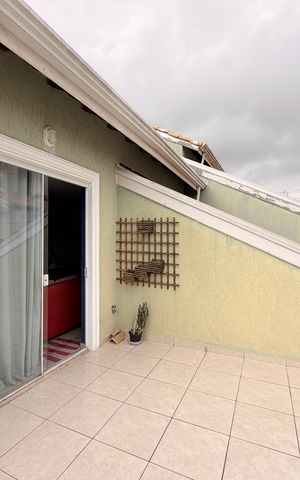 Casa de condomínio à venda com 111m², 3 quartos e 3 vagasVaranda