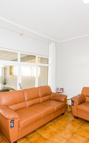 Casa à venda com 132m², 2 quartos e 2 vagasSala