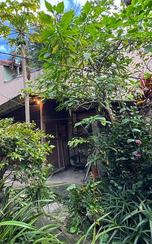 Casa à venda com 300m², 2 quartos e 2 vagas Casa à venda com 300m², 2 quartos e 2 vagasQuintal