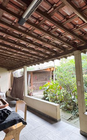 Casa à venda com 300m², 2 quartos e 2 vagas Casa à venda com 300m², 2 quartos e 2 vagasÁrea - Churrasqueira