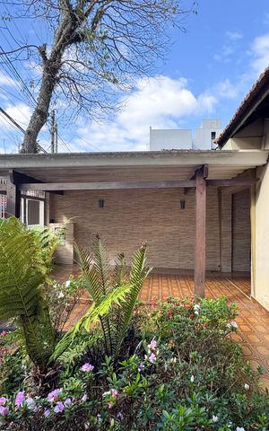 Casa à venda com 300m², 2 quartos e 2 vagas Casa à venda com 300m², 2 quartos e 2 vagasGaragem