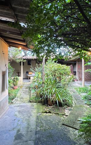 Casa à venda com 300m², 2 quartos e 2 vagas Casa à venda com 300m², 2 quartos e 2 vagasQuintal