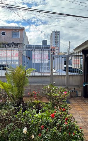 Casa à venda com 300m², 2 quartos e 2 vagas Casa à venda com 300m², 2 quartos e 2 vagasVista - Quarto 1