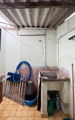 Casa à venda com 300m², 2 quartos e 2 vagas Casa à venda com 300m², 2 quartos e 2 vagasÁrea de Serviço