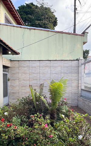 Casa à venda com 300m², 2 quartos e 2 vagas Casa à venda com 300m², 2 quartos e 2 vagasGaragem