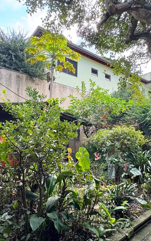 Casa à venda com 300m², 2 quartos e 2 vagas Casa à venda com 300m², 2 quartos e 2 vagasQuintal