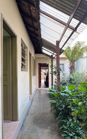 Casa à venda com 300m², 2 quartos e 2 vagas Casa à venda com 300m², 2 quartos e 2 vagasQuintal