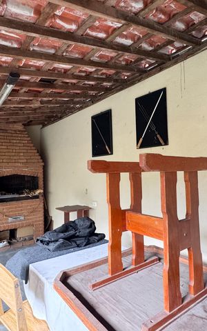 Casa à venda com 300m², 2 quartos e 2 vagas Casa à venda com 300m², 2 quartos e 2 vagasÁrea - Churrasqueira