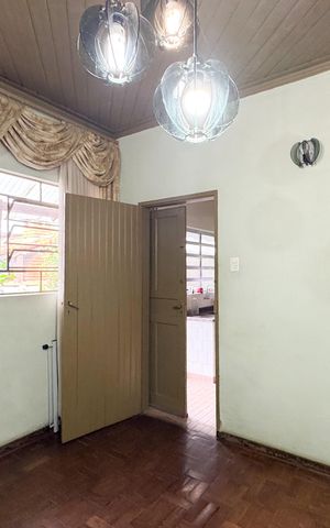 Casa à venda com 300m², 2 quartos e 2 vagas Casa à venda com 300m², 2 quartos e 2 vagasSala
