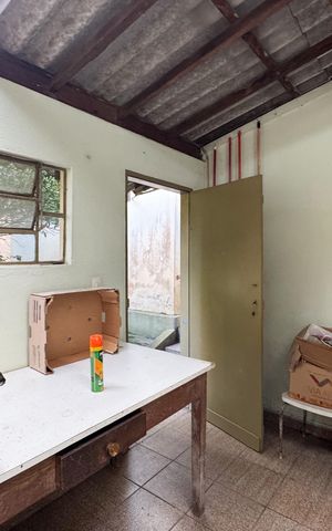 Casa à venda com 300m², 2 quartos e 2 vagas Casa à venda com 300m², 2 quartos e 2 vagasQuarto de Serviço