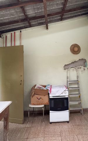 Casa à venda com 300m², 2 quartos e 2 vagas Casa à venda com 300m², 2 quartos e 2 vagasQuarto de Serviço