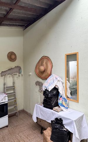Casa à venda com 300m², 2 quartos e 2 vagas Casa à venda com 300m², 2 quartos e 2 vagasQuarto de Serviço