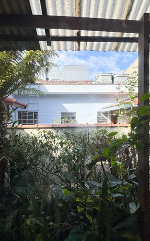 Casa à venda com 300m², 2 quartos e 2 vagas Casa à venda com 300m², 2 quartos e 2 vagasVista - Sala