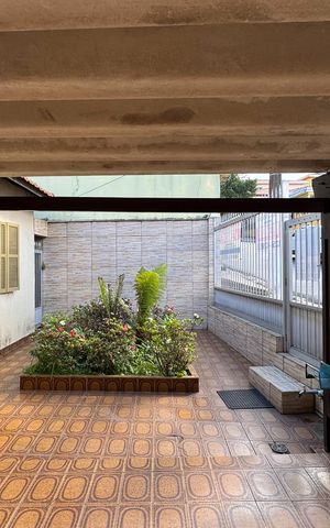Casa à venda com 300m², 2 quartos e 2 vagas Casa à venda com 300m², 2 quartos e 2 vagasGaragem