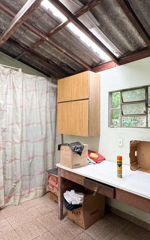 Casa à venda com 300m², 2 quartos e 2 vagas Casa à venda com 300m², 2 quartos e 2 vagasQuarto de Serviço