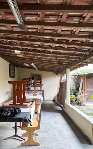 Casa à venda com 300m², 2 quartos e 2 vagas Casa à venda com 300m², 2 quartos e 2 vagasÁrea - Churrasqueira