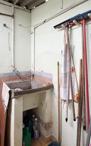 Casa à venda com 300m², 2 quartos e 2 vagas Casa à venda com 300m², 2 quartos e 2 vagasÁrea de Serviço