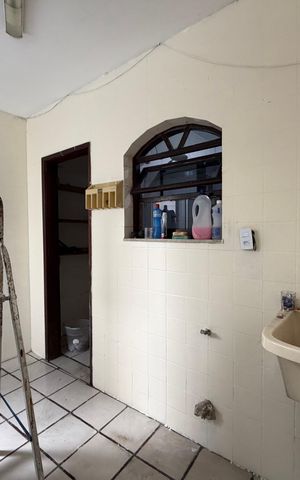 Casa à venda com 140m², 3 quartos e 1 vagaÁrea de serviço 