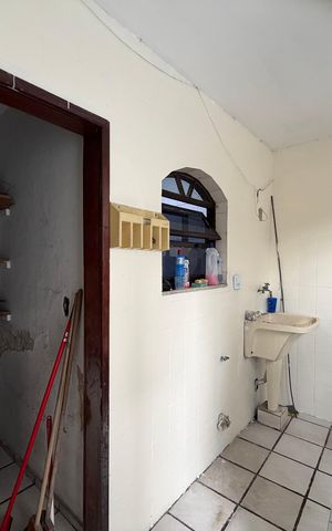 Casa à venda com 140m², 3 quartos e 1 vagaÁrea de serviço 