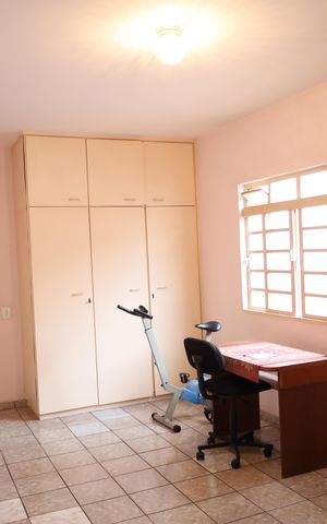 Casa à venda com 248m², 4 quartos e 2 vagasQuarto 4