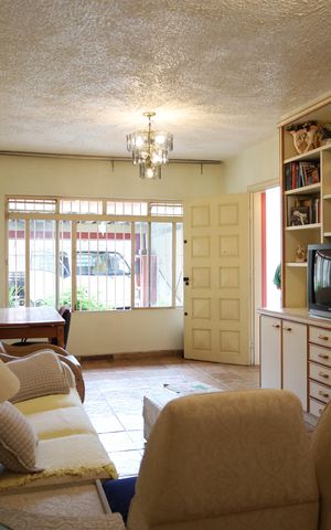 Casa à venda com 248m², 4 quartos e 2 vagasSala