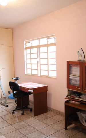 Casa à venda com 248m², 4 quartos e 2 vagasQuarto 4