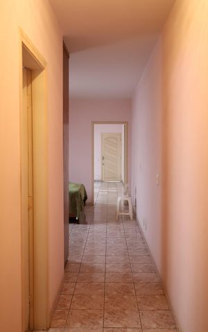 Casa à venda com 248m², 4 quartos e 2 vagasCorredor