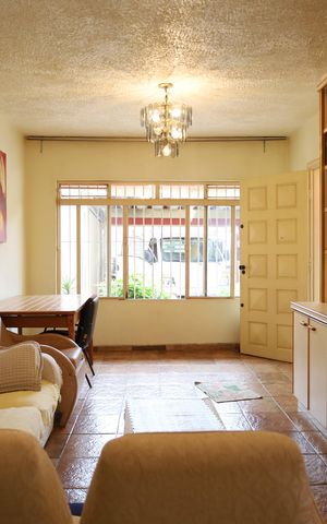 Casa à venda com 248m², 4 quartos e 2 vagasSala