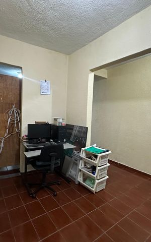 Casa à venda com 250m², 3 quartos e 2 vagas Casa à venda com 250m², 3 quartos e 2 vagasEscritório