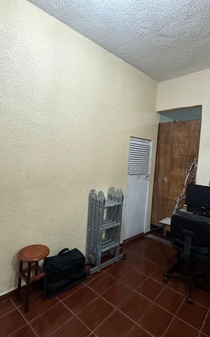 Casa à venda com 250m², 3 quartos e 2 vagas Casa à venda com 250m², 3 quartos e 2 vagasEscritório